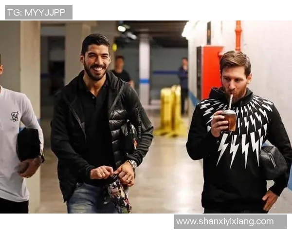 足球明星品茶的独特杯子背后的故事与文化探秘