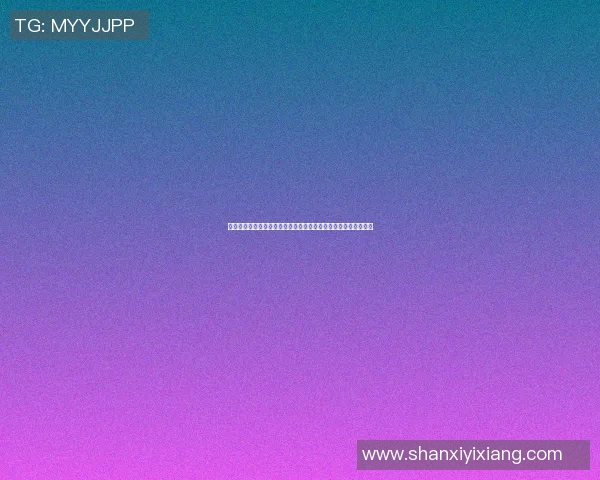 足球明星小罗在激烈比赛中展现超凡技艺引发球迷热烈追捧与赞叹