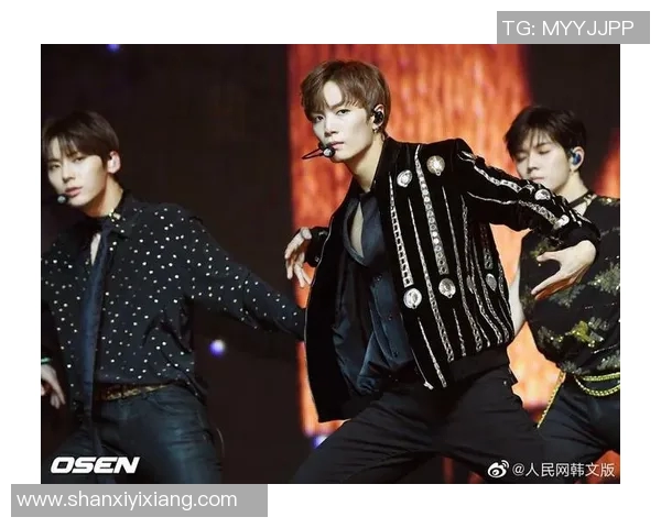 足球明星闪耀舞台娱乐颁奖盛典精彩瞬间回顾与感动分享