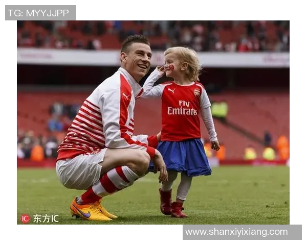 前锋足球明星合照高清展现球场风采与团队精神的完美瞬间