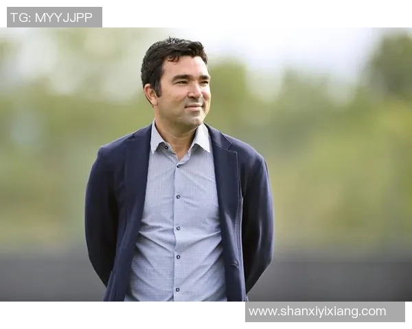 历届年度足球明星排名回顾与分析揭示足坛巨星的成长轨迹与影响力 历届年度足球明星排名回顾与分析揭示足坛巨星的成长轨迹与影响力